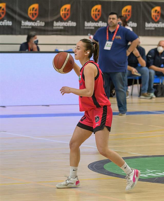 Nairín De La Torre signa la renovació